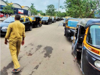 600 rupees from LTT to Mumba Devi! Passengers coming from Pargaon were robbed by taxi drivers in front of the traffic police | एलटीटी ते मुंबादेवीचे ६०० रुपये! वाहतूक पोलिसांसमोरच परगावहून येणाऱ्या प्रवाशांची टॅक्सीचालकांकडून लूट