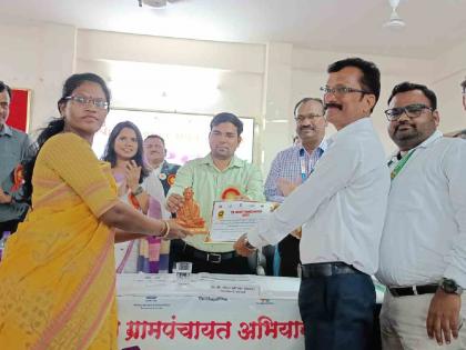 Tuberculosis was expelled from 42 Gram Panchayats in the district; The Collector, CEO felicitated the Gram Panchayats who fulfilled the criteria | जिल्ह्यातील ४२ ग्रामपंचायतींमधून क्षयरोग हद्दपार! निकष पूर्ण ग्रामपंचायतींचा गौरव