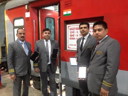 tc favors now off for tickets and seats entitled to provide hand held terminals service in 112 trains | तिकिटासाठी आता टीसीची मर्जी बंद; हॅन्ड हेल्ड टर्मिनल देणार हक्काची जागा, ११२ ट्रेनमध्ये सेवा