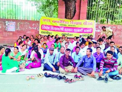 Teachers doing farm laboring , food delivery: No salary since seven years | शिक्षक करताहेत शेतमजुरी, फुड डिलेव्हरी : सात वर्षांपासून वेतनवंचित