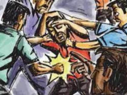 Broke into the school and beat the employee; The video of the incident went viral | शाळेत घुसून कर्मचाऱ्याला मारलं; घटनेचा व्हिडिओ व्हायरल करत बदनामही केलं