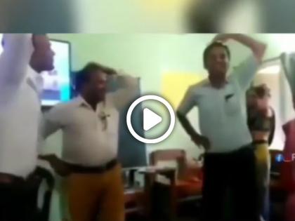 teacher dancing and teaching students hindi gets famous after video goes viral on social media | Viral Video: शाळा सुरु झाल्या अन् शिक्षकांचा विचित्र प्रकारे नाचातानाच व्हिडिओ व्हायरल, काय आहे कारण?