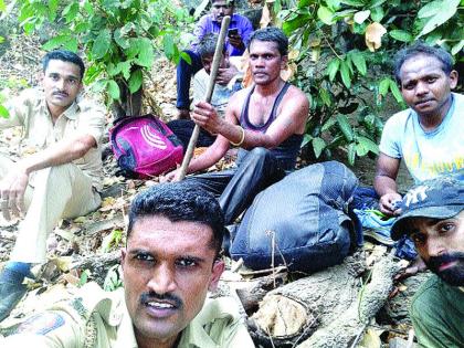 Police-Villagers have released the trekker who has been stranded | पोलीस-ग्रामस्थांनी केली भरकटलेल्या ट्रेकर्सची सुटका