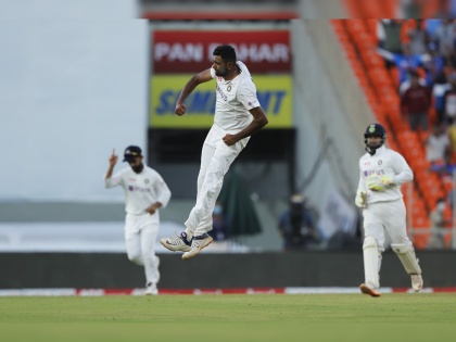 Ind vs Eng 3rd Test :  Ravichandran Ashwin becomes 2nd quickest bowler after Muttiah Muralitharan to claim 400 Test wickets | Ind vs Eng 3rd Test : आर अश्विनचा अहमदाबाद कसोटीत विश्वविक्रम; सर रिचर्ड हॅडली यांना टाकलं मागे