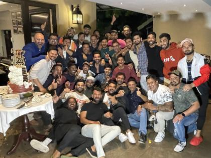 Happy New Year Team India Head Coach Rahul Dravid celebrates with Virat Kohli and Company Ashwin shares Photo | Happy New Year Team India: द्रविड गुरूजींनी 'विराट & कंपनी'सोबत केलं जंगी सेलिब्रेशन, अश्विनने ट्वीट केला फोटो