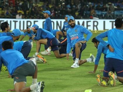 ICC World Cup 2019: BIB snatching practice by Indian team, watch video | आयसीसी वर्ल्डकप 2019 : भारतीय संघाने केली  BIB snatching प्रॅक्टिस, पाहा व्हिडीओ
