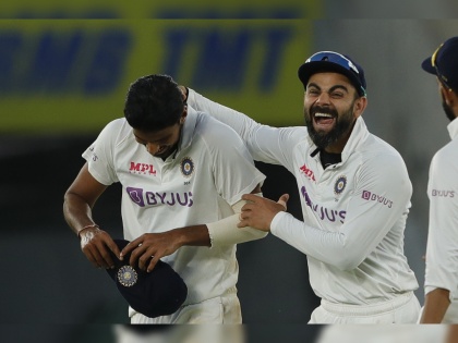 Ind vs Eng 3rd Test Day 2 :  India beat England by 10 wickets in the third Test inside 2 days, take 2-1 lead | Ind vs Eng 3rd Test : दोन दिवसांत इंग्लंडचा खेळ खल्लास, भारताचा Day-Night कसोटीत दणदणीत विजय