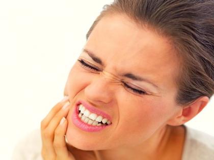 blood from teeth remedies | हिरड्यांमधुन रक्त येण्याची कारणे काय? असू शकतो 'हा' गंभीर आजार