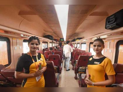 the first time tejas express runs late passengers to get return of claim | तेजस एक्स्प्रेसला पहिल्यांदाच अडीच तास उशीर, क्लेम केल्यास २१३५ प्रवाशांना मिळेल नुकसान भरपाई