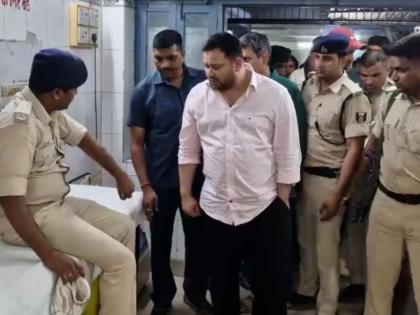 rjd Tejashwi Yadav convoy met with accident truck hits policemen injured hajipur | Tejashwi Yadav : तेजस्वी यादव अपघातातून थोडक्यात बचावले; ताफ्यात घुसला ट्रक, ३ सुरक्षा कर्मचारी जखमी rjd Tejashwi Yadav convoy met with accident truck hits policemen injured hajipur | Tejashwi Yadav : तेजस्वी यादव अपघातातून थोडक्यात बचावले; ताफ्यात घुसला ट्रक, ३ सुरक्षा कर्मचारी जखमी