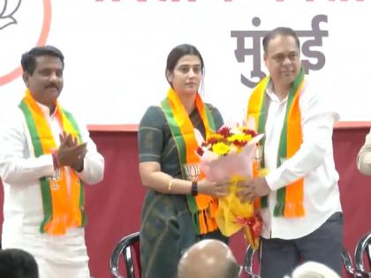 "खूप गोष्टी आहेत त्या मी बोलू शकत नाही..."; भाजपात प्रवेश करताच तेजस्वी घोसाळकरांनी मांडली व्यथा - Marathi News | "There are many things I cannot say..."; Tejashvee Ghosalkar joining BJP with presence of Ameet Satam | Latest politics News at Lokmat.com "खूप गोष्टी आहेत त्या मी बोलू शकत नाही..."; भाजपात प्रवेश करताच तेजस्वी घोसाळकरांनी मांडली व्यथा - Marathi News | "There are many things I cannot say..."; Tejashvee Ghosalkar joining BJP with presence of Ameet Satam | Latest politics News at Lokmat.com