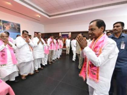 TRS leader CM KC Rao has changed the name of the party to 'Bharat Rashtra Samiti' | भाजपाविरोधात चंद्रशेखर राव मैदानात; राष्ट्रीय पक्षाची केली घोषणा, २०२४मध्ये चित्र बदलणार?