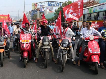 A spontaneous response to Andhra Bandala, a meeting with the Telugu Desam Party | आंध्रातील बंदला उत्स्फूर्त प्रतिसाद, तेलगू देसमनेही घेतल्या सभा