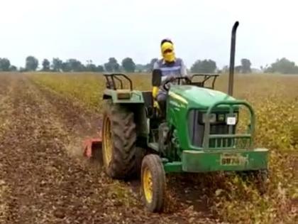 A desperate farmer turns a rotavator into a soybean crop | हताश सोयाबीन उत्पादक शेतकऱ्याने उभ्या पिकात फिरविला रोटावेटर