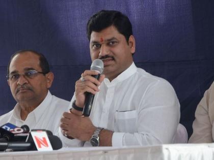 'We will win madha loksabha, dhdananjay munde critics on CM devendra Fadanvis | 'माढा अन् उर्वरीत महाराष्ट्र जिंकू, विजयाचा पेढा मुख्यमंत्र्यांना भरवू' 