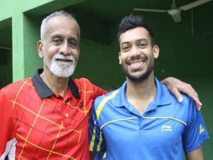 In the badminton competition, the father-son skills were tested toughly | बॅडमिंटन स्पर्धेत पिता-पुत्राचे कौशल्य पणाला