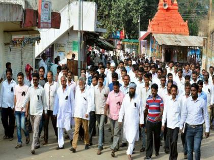 Citizens' silent protest in protest against abusive girls | गतिमंद मुलीवर अत्याचाराच्या निषेधार्थ तेरमध्ये नागरिकांचा मूकमोर्चा