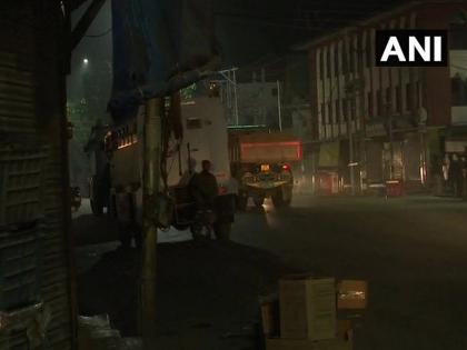 Jammu and Kashmir: Joint patrol party of CRPF & police attacked by terrorists in Srinagar's Karan Nagar area | श्रीनगरमध्ये सुरक्षा दलावर दहशतवादी हल्ला; CRPFचे सहा जवान जखमी