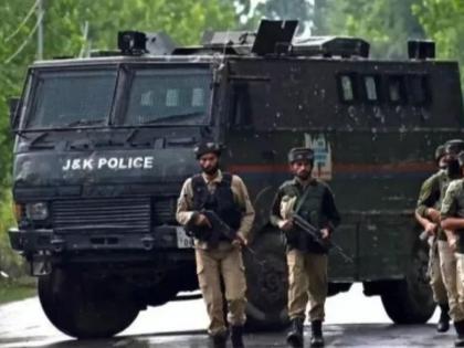 Two terrorists arrested from Jammu and Kashmir; Large quantity of weapons seized | जम्मू-काश्मीरमधून दोन दहशतवाद्यांना अटक; मोठ्या प्रमाणात शस्त्रे जप्त Two terrorists arrested from Jammu and Kashmir; Large quantity of weapons seized | जम्मू-काश्मीरमधून दोन दहशतवाद्यांना अटक; मोठ्या प्रमाणात शस्त्रे जप्त