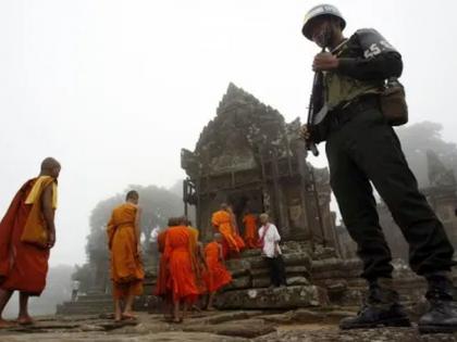33 died and thousands displaced in thailand cambodia clash | थायलंड-कंबोडिया संघर्षात ३३ ठार, हजारो विस्थापित; पुरातन मंदिरावरून पेटला संघर्ष 33 died and thousands displaced in thailand cambodia clash | थायलंड-कंबोडिया संघर्षात ३३ ठार, हजारो विस्थापित; पुरातन मंदिरावरून पेटला संघर्ष