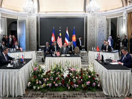 Ceasefire finally reached between Thailand and Cambodia! The conflict stopped, Malaysia's mediation proved decisive | थायलंड आणि कंबोडियामध्ये अखेर युद्धविराम! संघर्ष थांबला, या देशाची मध्यस्थी ठरली निर्णायक