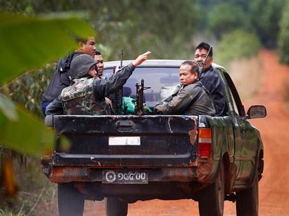 Thai and Cambodian troops clash: India's neighbors Two Asian countries clash on border; Gunfire between armies, pre-war tension... | भारताचे तसे शेजारीच: आशियातील दोन देश सीमेवर भिडले; सैन्यामध्ये गोळीबार, युद्धपूर्व तणाव... Thai and Cambodian troops clash: India's neighbors Two Asian countries clash on border; Gunfire between armies, pre-war tension... | भारताचे तसे शेजारीच: आशियातील दोन देश सीमेवर भिडले; सैन्यामध्ये गोळीबार, युद्धपूर्व तणाव...