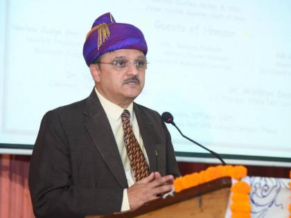 My education was done through Marathi medium: Former Justice Abhay Oak | माझे शिक्षण ही मराठी माध्यमातूनच झाले : माजी न्या. अभय ओक My education was done through Marathi medium: Former Justice Abhay Oak | माझे शिक्षण ही मराठी माध्यमातूनच झाले : माजी न्या. अभय ओक