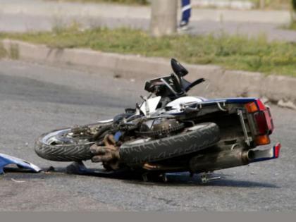 Thane Two died including the driver when the motorcycle lost control | मोटारसायकलवरील नियंत्रण सुटल्याने चालकासह दोघांचा मृत्यू