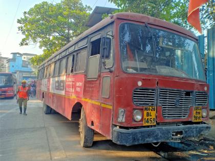 st bus caught fire in thane | ठाण्यात एसटी बसला आग; वेळीच लक्षात आल्याने मोठा अनर्थ टळला 