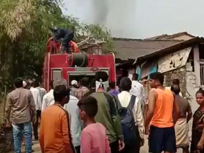 The house collapsed due to a fire in the lamp; Death of a woman | दिव्यात आगीमुळे घर कोसळले; महिलेचा मृत्यू