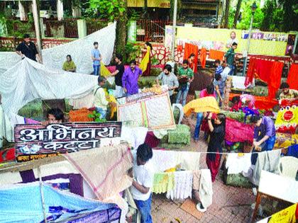 Tears weeping after the loss of old; Done past scripts, certificates get pulp | पुराने झालेले नुकसान पाहून अश्रू आवरेना; स्क्रिप्ट गेल्या वाहून, प्रमाणपत्रांचा झाला लगदा