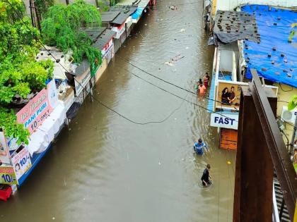 Thousands of citizens displaced due to floods in Thane district; Rain lashed the area throughout the day on Saturday and Sunday | ठाणे जिल्ह्यात पुरामुळे  हजाराे नागरिकांचे ठिकठिकाणी स्थलांतर; शनिवार, रविवारी पावसाने  दिवसभर झोडपून काढले