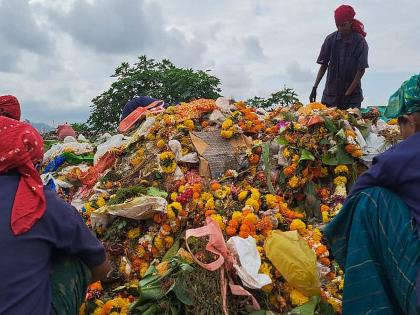 Thane: 10 tonnes of Nirmalya collected in one and a half day Ganapati immersion | Thane: दीड दिवसांच्‍या गणपती विसर्जनात १० टन निर्माल्‍य संकलित