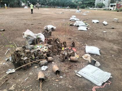 basket and tree plantations are in disarray at Gaondevi ground; players are angry! | गांवदेवी मैदानावर गाेण्या, झाडांचे राेपे अस्ताव्यस्त; खेळाडूंमध्ये संताप! basket and tree plantations are in disarray at Gaondevi ground; players are angry! | गांवदेवी मैदानावर गाेण्या, झाडांचे राेपे अस्ताव्यस्त; खेळाडूंमध्ये संताप!