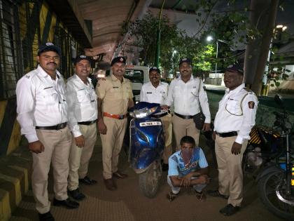 Motorcycle stolen, riding without helmet; Bing broke out as he was caught by the traffic police | मोटारसायकल चोरली, विनाहेल्मेट जात होता; वाहतूक पोलिसांनी पकडताच बिंग फुटले