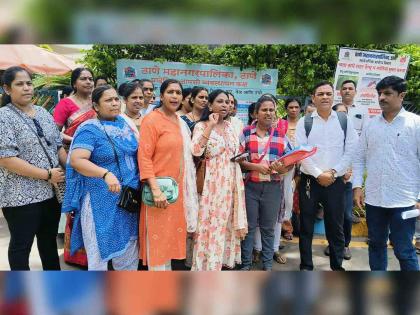 RTE students no uniform books protest in front of municipal headquarters | आरटीईच्या विद्यार्थ्यांना गणवेश पुस्तके नाही, महापालिका मुख्यालयासमोर आंदोलन