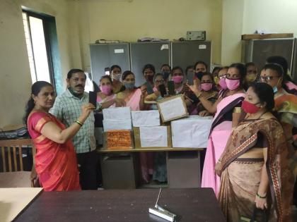 officials refuse to accept inferior mobiles from Anganwadi workers in Thane district | ठाणे जिल्ह्यातील अंगणवाडी सेविकांकडून ठिकठिकाणी निकृष्ट मोबाईल स्विकारण्या अधिकाऱ्यांचा नकार