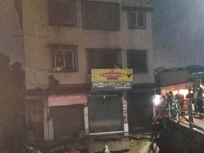 The wall of the drain adjacent to the building in Thane collapsed 13 families shifted to other place | ठाण्यात इमारतीला लागूच असलेल्या नाल्याची भिंत पडली, १३ कुटुंबीयांना केले स्थलांतरित