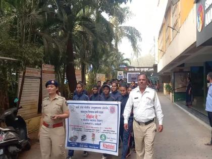 Thane: Students rally in Thane for awareness of traffic rules | Thane: वाहतूक नियमांच्या जनजागृतीसाठी ठाण्यात विद्यार्थ्यांची रॅली