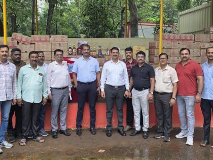 Beware, it is being sold in Maharashtra. | सावधान! महाराष्ट्रात विकली जातेय बनावट दारू, २० लाखांचे मद्य जप्त, चौघांना अटक Beware, it is being sold in Maharashtra. | सावधान! महाराष्ट्रात विकली जातेय बनावट दारू, २० लाखांचे मद्य जप्त, चौघांना अटक