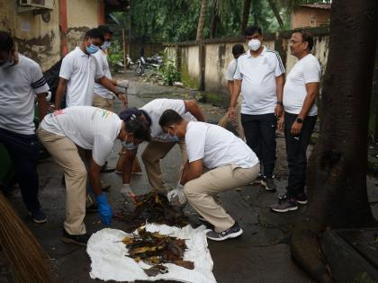 participation of police officers along with commissioners in cleanliness drive in police colonies in thane | ठाण्यात पोलिस वसाहतींमध्येसह आयुक्तांसह अधिकारी कर्मचाऱ्यांचा स्वच्छता अभियानात सहभाग