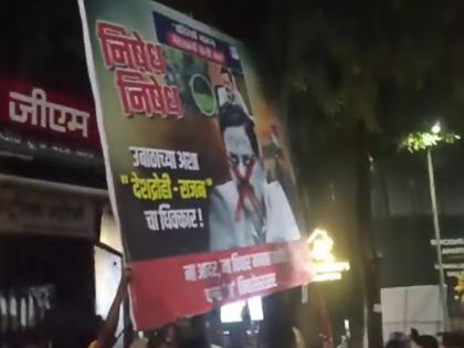 Political atmosphere heats up in Thane; Shinde group and Thackeray group clash over Rajan Vichare's banner | ठाण्यात राजकीय वातावरण तापले; राजन विचारे यांच्या बॅनरवरून शिंदे गट आणि ठाकरे गटात जुंपली Political atmosphere heats up in Thane; Shinde group and Thackeray group clash over Rajan Vichare's banner | ठाण्यात राजकीय वातावरण तापले; राजन विचारे यांच्या बॅनरवरून शिंदे गट आणि ठाकरे गटात जुंपली