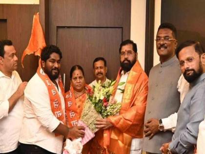 Shock to thackeray group from Bhayander, City President of Yuva Sena along with former corporator Shinde joins Sena | उद्धव सेनेला भाईंदर मधून धक्का, युवा सेनेच्या शहराध्यक्षासह माजी नगरसेविका शिंदे सेनेत दाखल