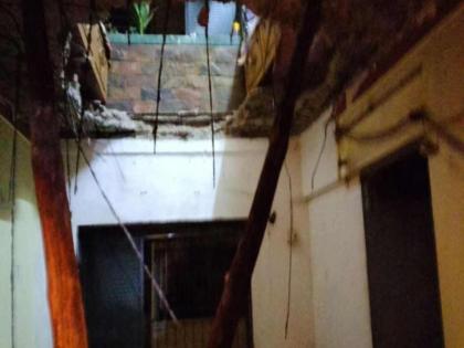 Thane Slab of third floor of building falls on second floor three seriously injured | इमारतीच्या तिसऱ्या मजल्याचा स्लॅब दुसऱ्या मजल्यावर काेसळला; तिघे गंभीर जखमी