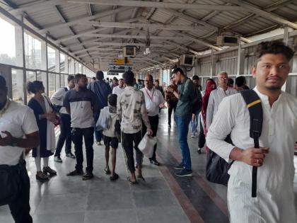 In one day, 281 ticketless passengers at one railway station | एका दिवसात, एका रेल्वे स्थानकावर २८१ विनातिकीट प्रवासी