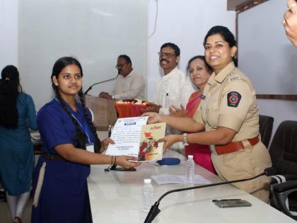 Competition of students of seven schools on 'Building the nation-the role of the police'! | 'राष्ट्राची उभारणी-पोलिसांची भूमिका’वर सात शाळांच्या विद्यार्थ्यांची स्पर्धा!