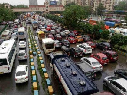 Thane road repair work underway traffic jam problems may start from month of april | ठाणे : रस्ते दुरुस्तीची कामं हाती, एप्रिल महिन्यात शहरात वाहतुकीचे वाजणार तीन तेरा