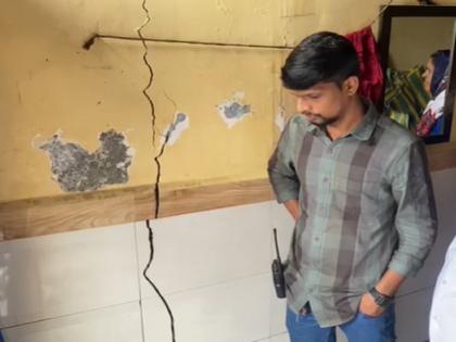 The walls of 25 shops were cracked due to road collapse! | रस्ता खचल्याने 25 दुकानांच्या भिंतींना गेले तडे!