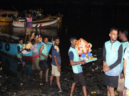 Immersion of 7 thousand 878 Shri Ganesh idols in Meera Bhayandar in one and a half days | मीरा भाईंदर मध्ये दीड दिवसांच्या ७ हजार ८७८ श्रीगणेश मूर्तींचे विसर्जन