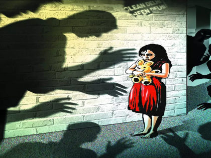 A 9-year-old girl was sexually assaulted by three people including two grandfathers, her mother also neglected her | ९ वर्षीय चिमुकलीवर दोन आजोबांसह तिघांकडून लैंगिक अत्याचार, आईनेही केले दुर्लक्ष